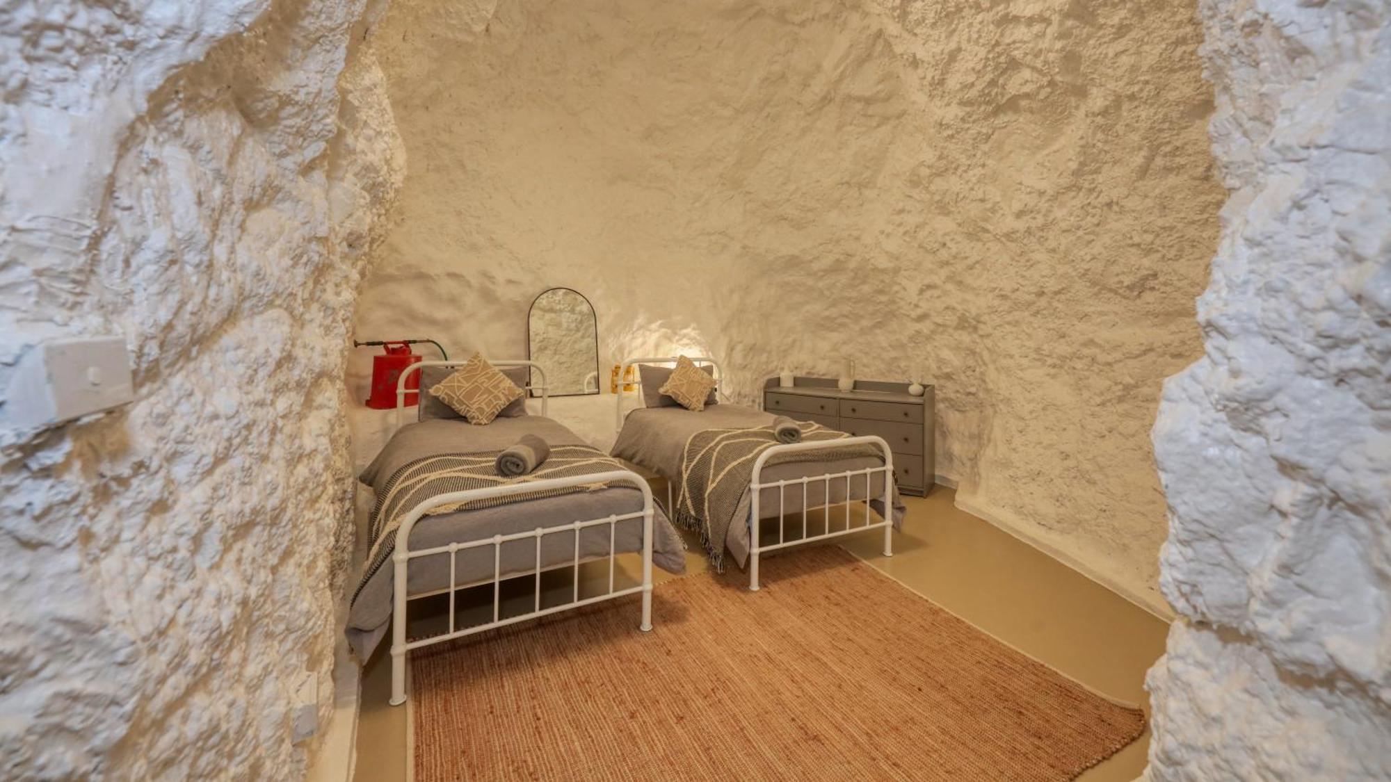 White Cliffs Accommodation -Daybreak Dugout - Unique Cave House Exterior photo